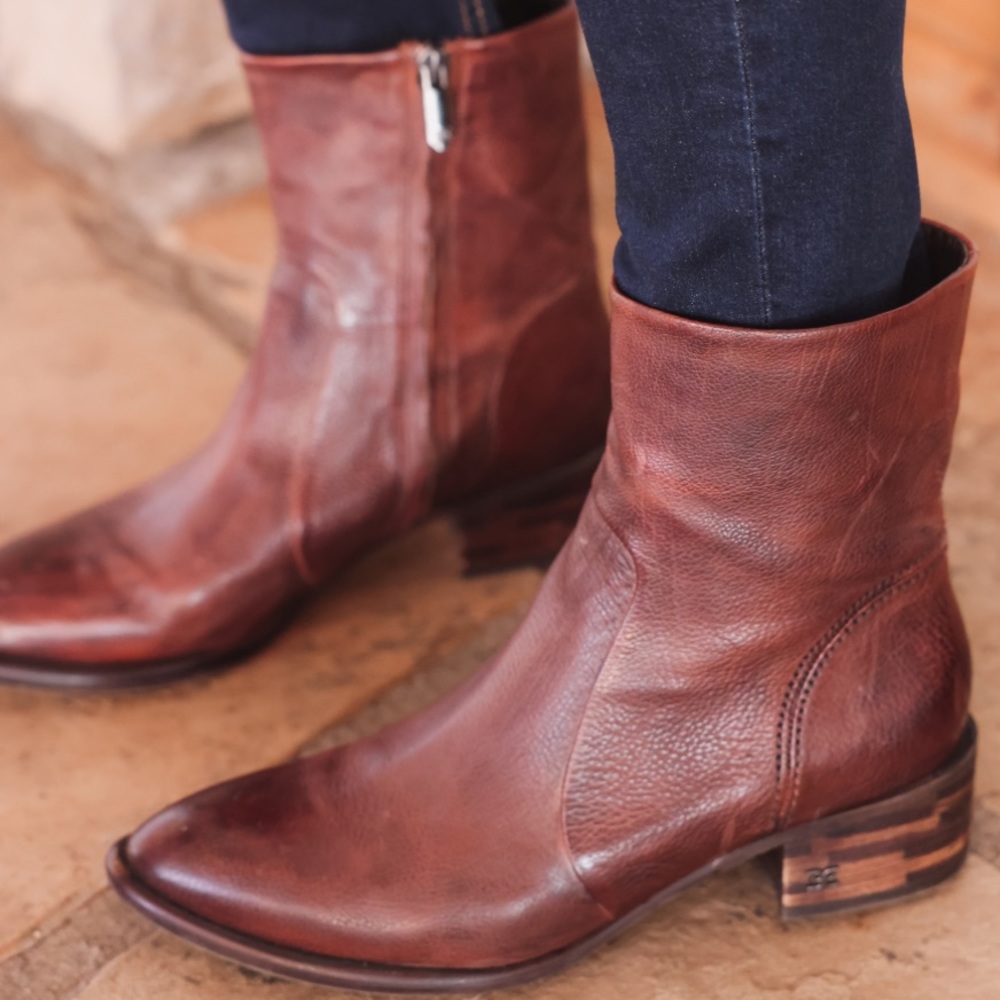 Sam Edelman size 7 Hilary boot dark brown